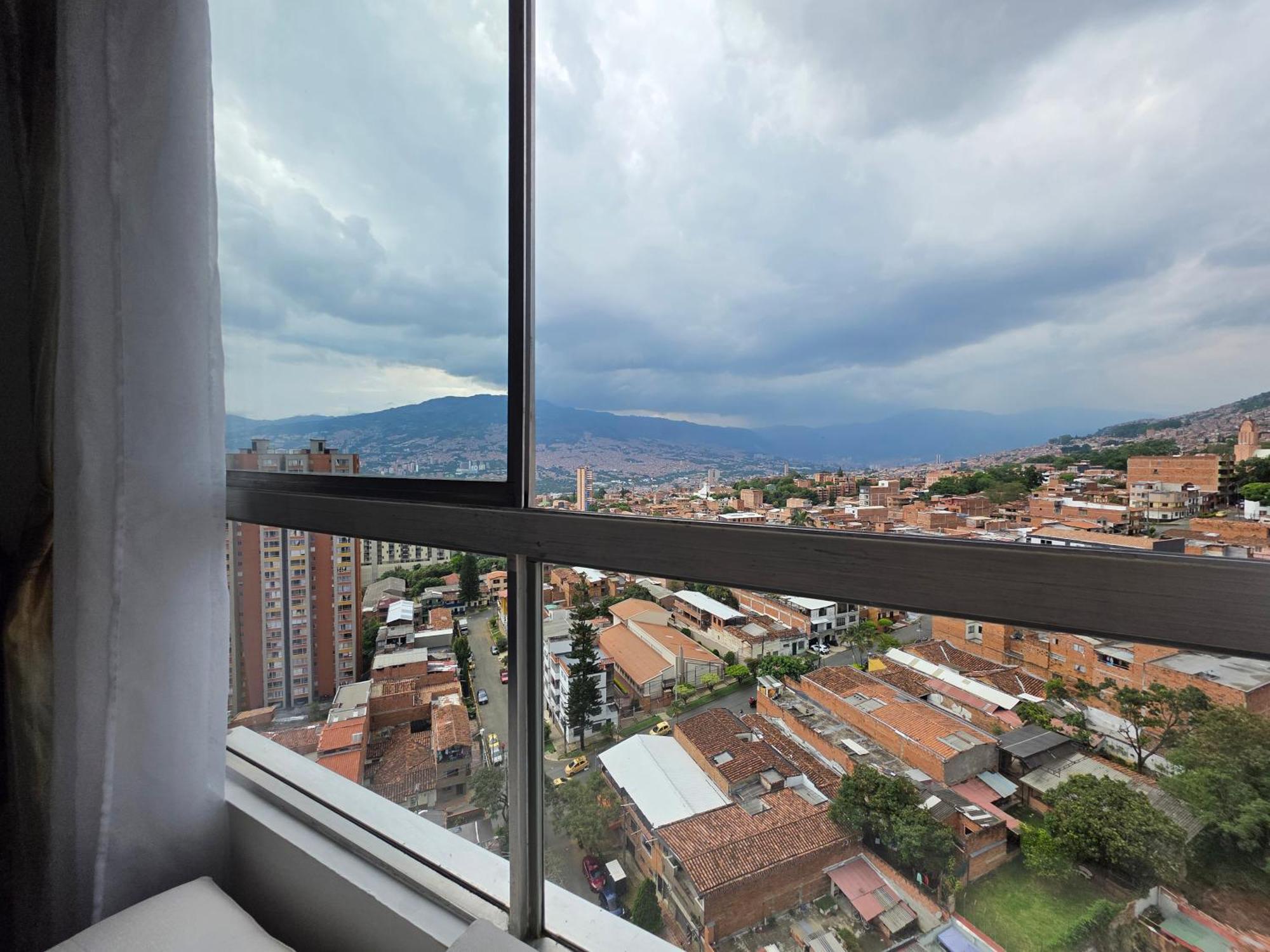 Apartamento Vistas Lindas Cerca Centro メデジン エクステリア 写真